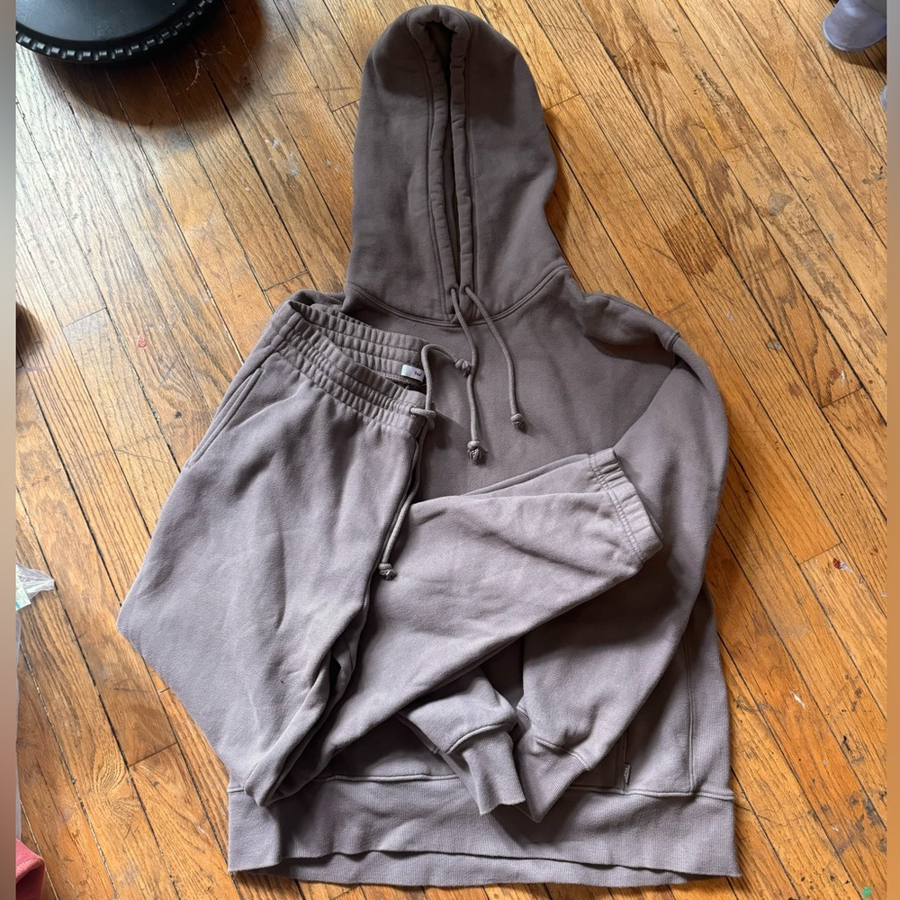 SOLD Aritzia sweat set in turner taupe